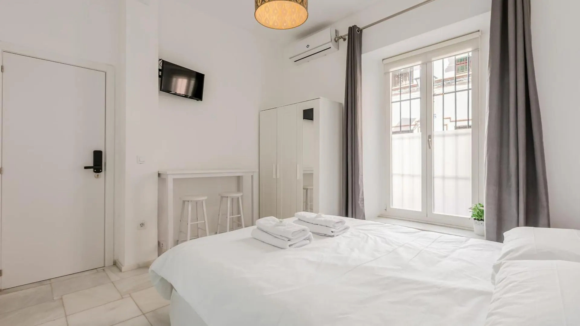 Alameda Corner Apartment Seville Homestay